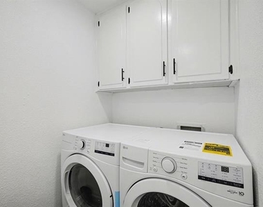 716 E Pecan Street - Photo Thumbnail 22