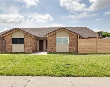 716 E Pecan Street - Photo Thumbnail 12