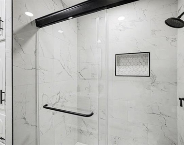 716 E Pecan Street - Photo Thumbnail 17