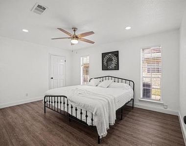 716 E Pecan Street - Photo Thumbnail 19