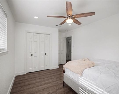 716 E Pecan Street - Photo Thumbnail 16
