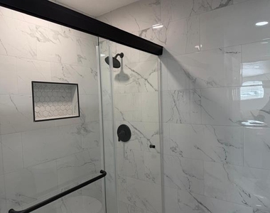 716 E Pecan Street - Photo Thumbnail 11