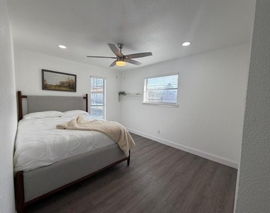 716 E Pecan Street - Photo Thumbnail 6