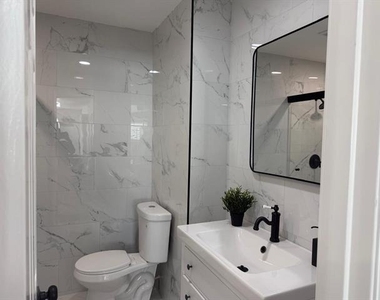 716 E Pecan Street - Photo Thumbnail 10