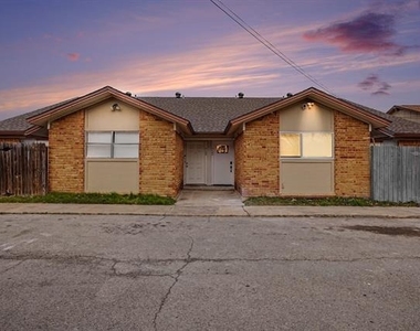716 E Pecan Street - Photo Thumbnail 23