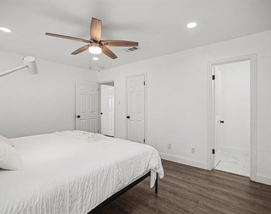 716 E Pecan Street - Photo Thumbnail 20