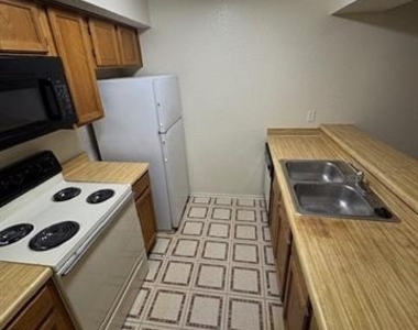9813 Walnut Street - Photo Thumbnail 3