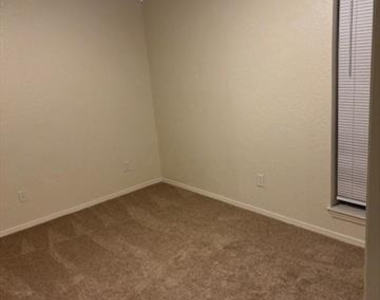 9813 Walnut Street - Photo Thumbnail 4