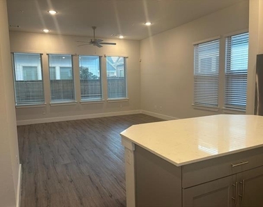 825 W Mayfield Road - Photo Thumbnail 3