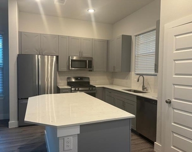 825 W Mayfield Road - Photo Thumbnail 6