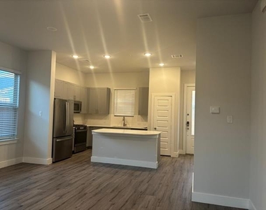 825 W Mayfield Road - Photo Thumbnail 5