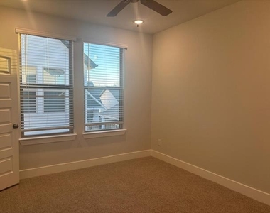 825 W Mayfield Road - Photo Thumbnail 4
