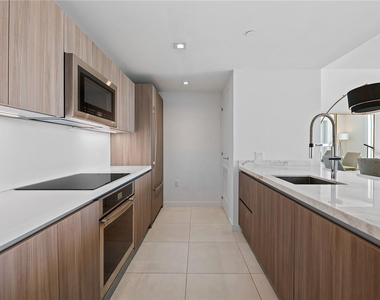 401 N Birch Road - Photo Thumbnail 8