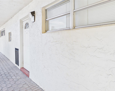381 S Hollybrook Drive - Photo Thumbnail 1