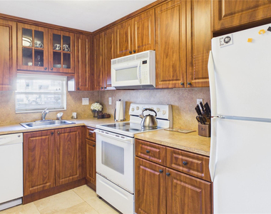 381 S Hollybrook Drive - Photo Thumbnail 4
