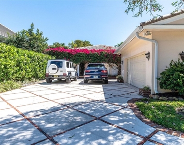 1600 S Ocean Drive - Photo Thumbnail 3