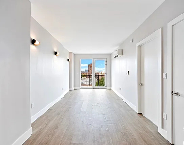 290 Linden Boulevard - Photo Thumbnail 3