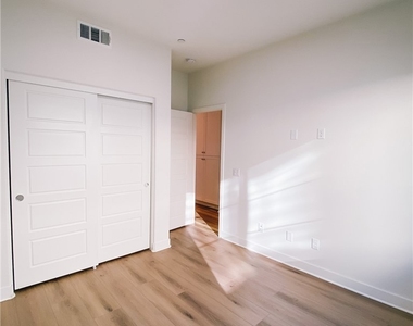 2623 Glamis Court - Photo Thumbnail 6