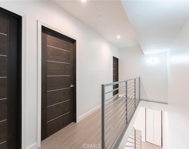 6845 N Haskell Avenue - Photo Thumbnail 12
