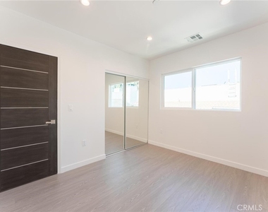 6845 N Haskell Avenue - Photo Thumbnail 10