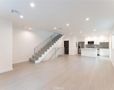 6845 N Haskell Avenue - Photo Thumbnail 17