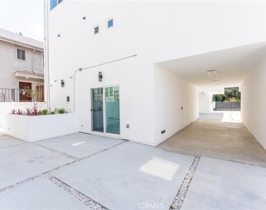 6845 N Haskell Avenue - Photo Thumbnail 20