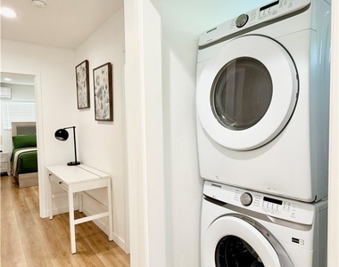515 Florence - Photo Thumbnail 21