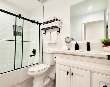 515 Florence - Photo Thumbnail 23