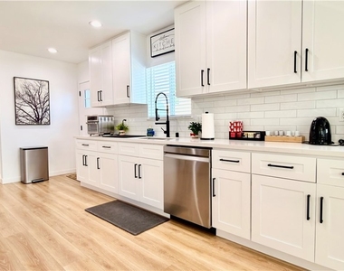 515 Florence - Photo Thumbnail 13
