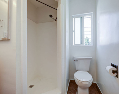 8976 Cadillac Avenue - Photo Thumbnail 15