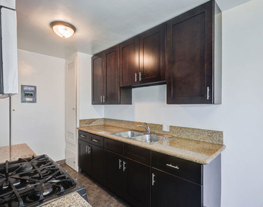8976 Cadillac Avenue - Photo Thumbnail 8
