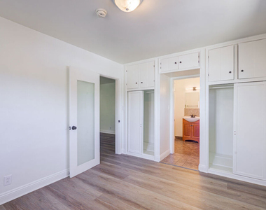 8976 Cadillac Avenue - Photo Thumbnail 13