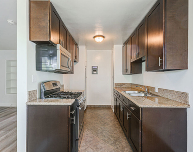 8976 Cadillac Avenue - Photo Thumbnail 10