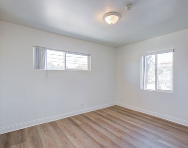 8976 Cadillac Avenue - Photo Thumbnail 12