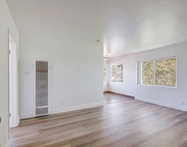 8976 Cadillac Avenue - Photo Thumbnail 2