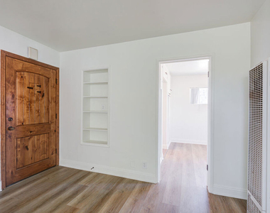 8976 Cadillac Avenue - Photo Thumbnail 6