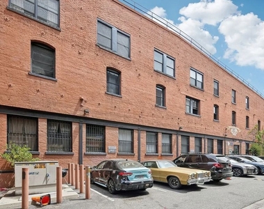 900 E 1st Street - Photo Thumbnail 5