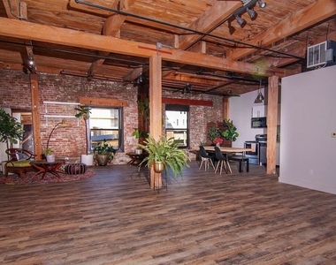 900 E 1st Street - Photo Thumbnail 1