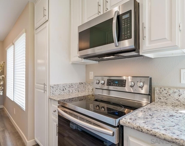 17637 Pomerado Rd - Photo Thumbnail 12