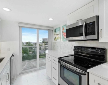 2560 S Ocean Boulevard - Photo Thumbnail 7