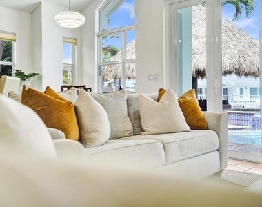 785 Ne 71st Street - Photo Thumbnail 11