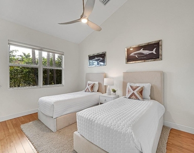 785 Ne 71st Street - Photo Thumbnail 35