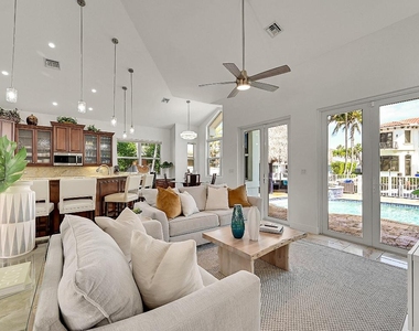 785 Ne 71st Street - Photo Thumbnail 7