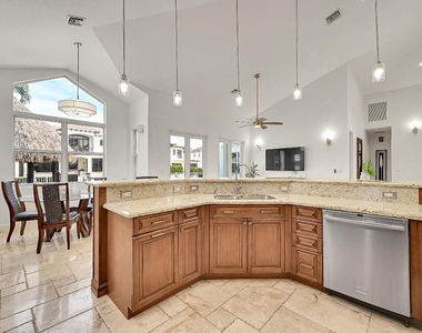 785 Ne 71st Street - Photo Thumbnail 16