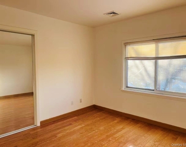 64-48 Cloverdale Boulevard - Photo Thumbnail 4