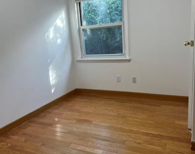 64-48 Cloverdale Boulevard - Photo Thumbnail 10