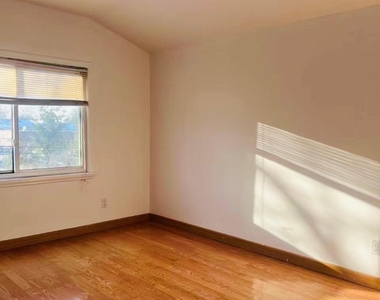 64-48 Cloverdale Boulevard - Photo Thumbnail 6