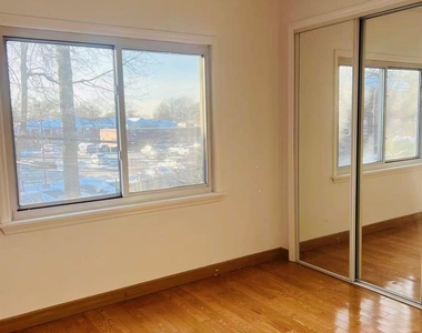 64-48 Cloverdale Boulevard - Photo Thumbnail 5