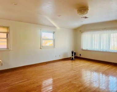 64-48 Cloverdale Boulevard - Photo Thumbnail 1
