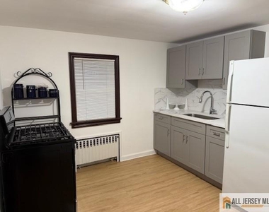 18 Fountain Street - Photo Thumbnail 9
